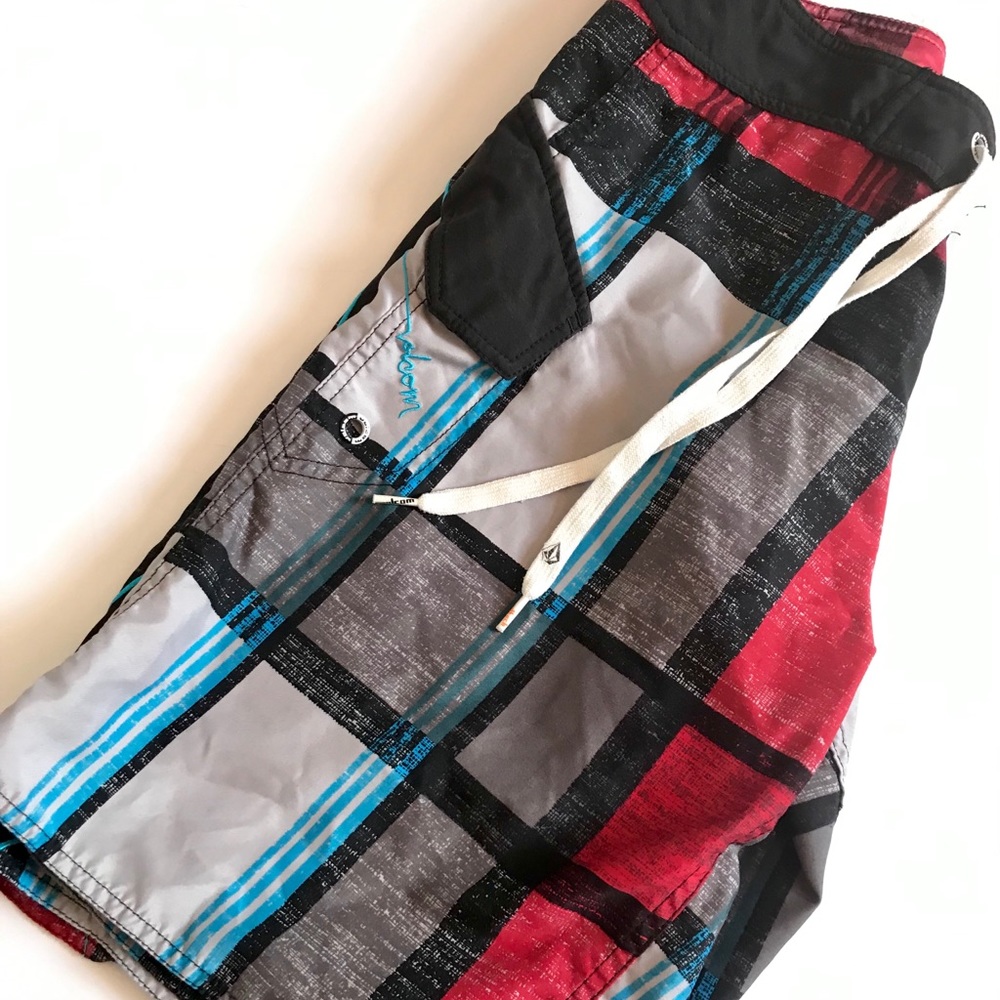 Volcom Mod-Tech board shorts - Picture 3 of 8